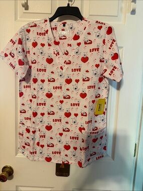 Revel women’s Bobby Furry Valentine Print Scrub with multiple pockets; size: M